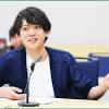 メンタリストdaigoさんはじめ、4人の天才を育ててきた 松丸悟さんの年齢は、一般人だからなのか公表されていません 。 しかし、結婚した 奥さんが1954年生まれなので、仮に同級生だとすると、2020年で66歳 ということになります。 1