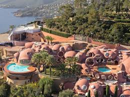 Although it has been 24 years since the bubble house (fr. The Bubble Palace That Nobody Wants To Buy