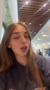 מאוהבת בפרצוף היפה בעולם