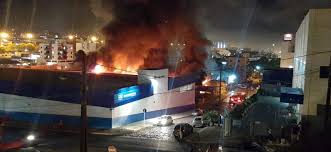 Sptv sp noticia principal o incendio em barueri no jardim california,muito próximo a rodovia castelo branco 1 km.poucos bombeiros ate o momento, pouca agua. Incendio De Grande Porte Atinge Empresa Em Chapeco Veja Fotos