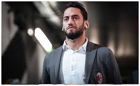 1994 yılında almanya'da dünyaya gelen hakan çalhanoğlu, küçük yaşta doğduğu bölgenin takımı waldhof mannheim'da futbola başladı. Italya Da Hakan Calhanoglu Firtinasi