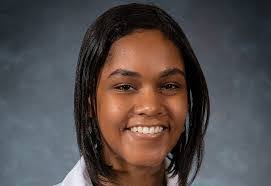 Laura Linville's Instagram, Twitter & Facebook