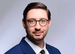 Daniel Bitton's Instagram, Twitter & Facebook