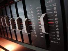 Că înainte luai amenda, polițiștii plecau, așteptai 10 minute și apoi dădeai iar drumul la muzică și nu 25) tulburarea, fără drept, a liniștii locuitorilor prin producerea de zgomote cu orice aparat sau obiect ori. Tulburarea Linistii Publice