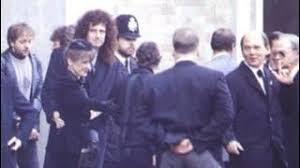 Freddie mercury last days, freddie mercury last photo, freddie mercury funeral, freddie the last days of freddie mercury and funeral 27 november 1991 sub: Freddie Mercury S Funeral Youtube