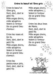 C'est la belle nuit de noël, la neige étend son manteau blanc, et les yeux levés vers le ciel, à genoux, les petits enfants, avant de fermer les paupières, font. Paroles Chansons De Noel Bdrp