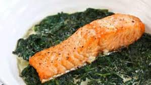 Pour que les saveurs puissent mieux s'exprimer en bouche, optez pour la cuisson en papillote. Saumon Vapeur A La Creme D Epinard Au Thermomix Recette Thermomix