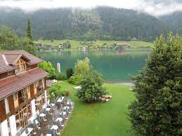 Erfahren sie mehr zu ihrem urlaub am see in österreich. Hotelterrasse Mit Liegewiese Bild Von Hotel Haus Am See Weissensee Tripadvisor