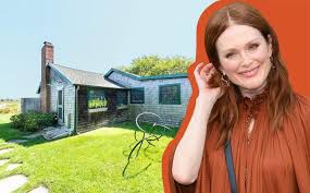Julianne moore's feet are shoe size 7.5 (us) (credit: Julianne Moore S Hamptons Cottage Sells After Six Years