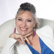 Jennifer Phelps's Instagram, Twitter & Facebook