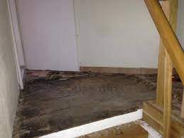 Der aufbau hängt vom fliesenformat ab und wie risikofreudig man ist. Holzdielen Unter Osb Platte Fliesen Frei Gelegt