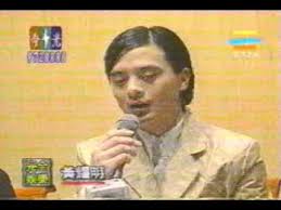 林夕（英語： albert leung ，1961年12月7日 － ），本名梁偉文，是生於香港的著名文字工作者，尤以填詞人及多媒體創作人為人熟悉。 。1980年代中期成為填詞人的林夕是香港樂壇創作最多作品的填詞人之一，作品包括粵語、國語歌詞，當中有不少膾炙人口的作品，林夕曾於1995年至2003年連續九年獲得. 1996 é»ƒè€€æ˜Žæ„ˆå¤œæ„ˆç¾Žéº—æ–°æ­Œç™¼è¡¨æœƒå®Œå…¨å¨›æ¨‚ Youtube