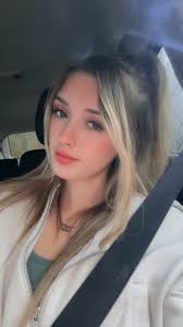 Hi everyone ! I'm Erika, Im a self taught hair braider of 10 years !