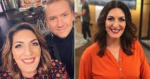 En kvinnlig programledare på tv4 blottade sina bröst inför en äldre man i humlegården i stockholm i somras. Pin Pa Femina Se