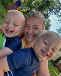 Alexis Compton's Instagram, Twitter & Facebook