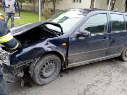 Accident teribil, pe o trecere de pietoni din timișoara: Accident La TimiÈ™oara BÄƒtran Transportat La Spital DouÄƒ Autoturisme Avariate Tion