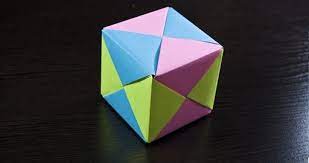 Lo primero que debes hacer es doblar la hoja a la mitad. Como Hacer Un Cubo De Papel Origami