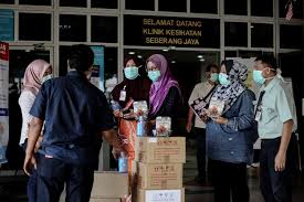 Maybe you would like to learn more about one of these? Team Afif Bahardin On Twitter Pusat Khidmat Dun Seberang Jaya Menyantuni Warga Klinik Kesihatan Seberang Jaya Dan Balai Polis Seberang Jaya Dengan Menyerahkan Hand Sanitizer Dan Produk Makanan Yang Disumbangkan Oleh Master