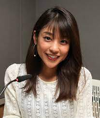岡副麻希 背中大きく開いたセクシードレス姿披露 ファン「色っぽい」― スポニチ Sponichi Annex 芸能