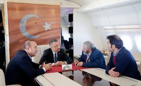 Adalet ve kalkınma partisi kurucu üyelerinden olan mevlüt çavuşoğlu'nun eşi hülya çavuşoğlu'dur ve bu evliliğinden bir evladı vardır. Oktay Teror Magdurunun Ailesini Yeni Zelanda Ya Goturdu
