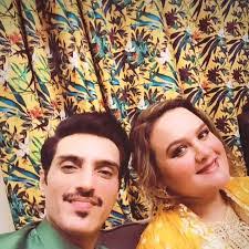 Hina Rizvi's Instagram, Twitter & Facebook