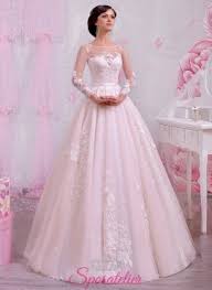 L'abito da indossare per il grande giorno non è solo prerogativa della sposa, ma anche della sua mamma. Abito Da Bambina Coordinato Alla Sposa Con Ricami Di Pizzosposatelier