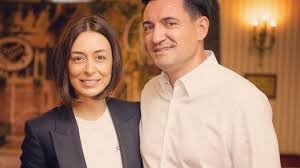 Surpriza pentru sotie la ziua de nastere. Foto SoÈ›ia Lui George Buhnici A FÄƒcut Furori Pe Plajele Din Thailanda Cum AratÄƒ Lorena Intr Un Costum De Baie Minuscul Tacataca Ro