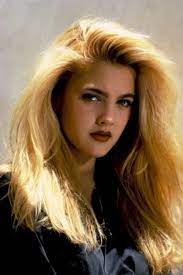 Celebrate Your Favorite Decade With These Awesome Products That Feel Oh So Familiar 90s Hairstyles 90s Grunge Hair Hair Styles