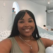 Evelyn Hunt's Instagram, Twitter & Facebook