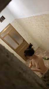 偷拍大奶眼鏡妹洗澡