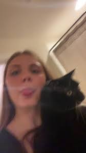 Caroline Brill's Instagram, Twitter & Facebook