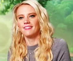 Kudrow here looks like an actress from the classic times adorning this black ensemble. Kate In The Ferdinand Trailer Kate Mckinnon Jillian Holtzmann Kate