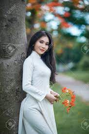 ベトナム、ホーチミン市：白いアオザイの美しいベトナム人学生の写真素材・画像素材 Image 185046015