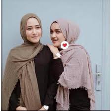Pada kesempatan ini jilbab instan juga mau membahas model terbaru dari pashmina itu sendiri. Jual Jilbab Pashmina Crinkle Babat Murah Inkuiri Com