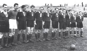 W 1944 roku zapisał się do wojska na. Historia 1941 1950 Legia Warszawa