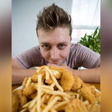 Geschmacklich erinnert es an chicken nuggets mit pommes. Extreme Lebensmittelangst Brite Kann 17 Jahre Lang Nur Chicken Nuggets Essen Stern De