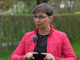 Parlamentní listy jsou internetovým zpravodajským, komentátorským a diskuzním portálem, který i přes svůj název není médiem parlamentu české než se parlamentní listy staly internetovým portály, vycházely od roku 2003 jako tištěný měsíčník. Nmab1admexdy7m