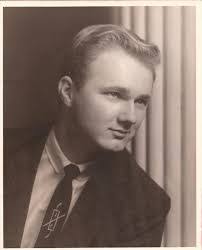 Lisa Pendergraph's Instagram, Twitter & Facebook