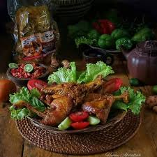 Mereka bisa saja menambahkan cumi, udang, kekian, rambak perut ikan. Ayam Kampung Ungkep Dapur Emak Shopee Indonesia