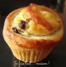 Petites Brioches A La Creme Patissiere Et Pepites De Chocolat Patissiere Petite Brioche Recette Dessert