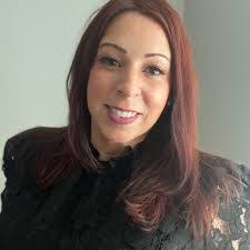 Kirsten Saunders's Instagram, Twitter & Facebook