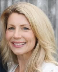 Elizabeth Bremner's Instagram, Twitter & Facebook