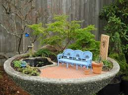 Miniaturgarten In Pflanzkubeln Auf Den Balkon Anlegen Kurzanleitung Miniaturgarten Miniatur Zengarten Fee Gartenhauser