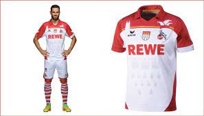 Das am donnerstag vorgestellte sondertrikot ist dem uniformrock eines offiziers der „roten. Im Neuen Karnevalstrikot Gegen Den Hamburger Sv Geissblog Koeln