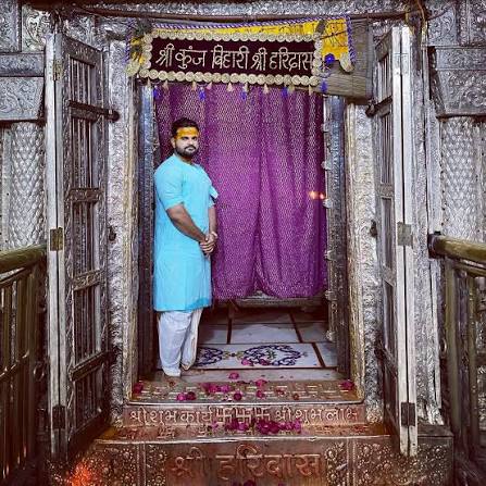 वृंदावन के बाँके बिहारी हमसे पर्दा करो ना मुरारी❤️???????? Youtube channel-  MereBankeyBihari Vrindavan Fb page- merebankeybihari #merebankeybihari # vrindavan #krishna #bihariji #bankeybihari #radhakrishna #radha ...