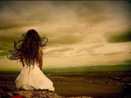 Con il vento tra i capelli (e va bene così). Frasi Sul Vento 210 Pensieri Immagini E Canzoni Dedicati Alla Brezza Che Ci Scompiglia I Capelli Frasidadedicare