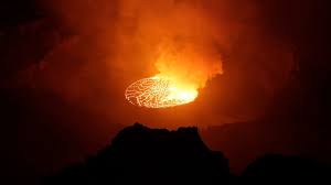 L'éruption du volcan #nyamulagira les laves dirigent vers des villages du territoire de #nyiragongo et #rwanda voisin. Ojqzj3oxgyxscm