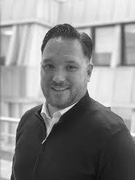 Blake Walton's Instagram, Twitter & Facebook