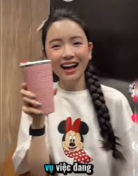 Rộ tin vợ Quang Hải gây tai nạn, người nhà bức xúc vì chỉ đền giỏ quà, thực  hư?