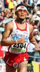 우리고등학교 체육대회때 이봉주 맨날 왔었는데 축구하는거 보는재미 쏠쏠했음 ㅋㅋㅋㅋㅋ 근데 왜 매년 온지는 모름. ë§ˆë¼í† ë„ˆ ì´ë´‰ì£¼ ë‚´ë…„ ê°€ì„ ì€í‡´ ì—°í•©ë‰´ìŠ¤